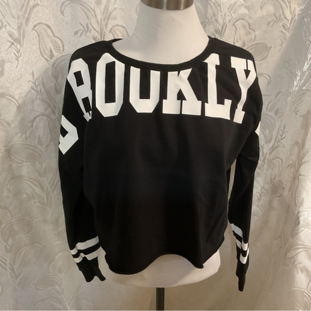Divided by H&M Black & White Brooklyn Cropped Sweatshirt
